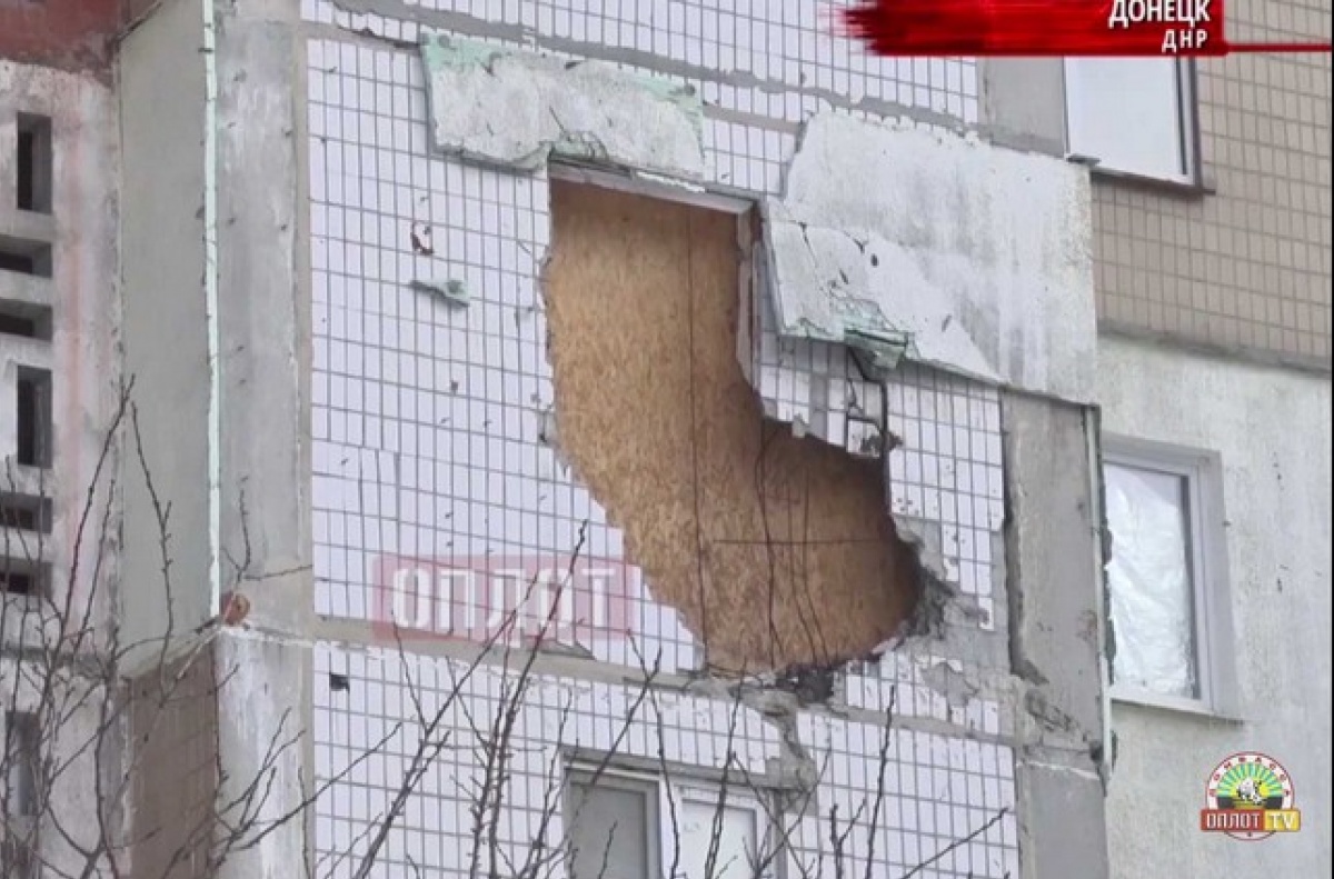 Жительница Донецка четыре года не может добиться восстановления стены, разрушенной обстрелом