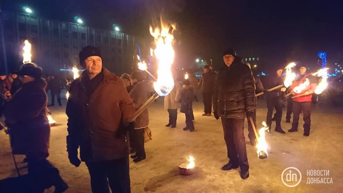 В Славянске – факельное шествие в память о героях Крут
