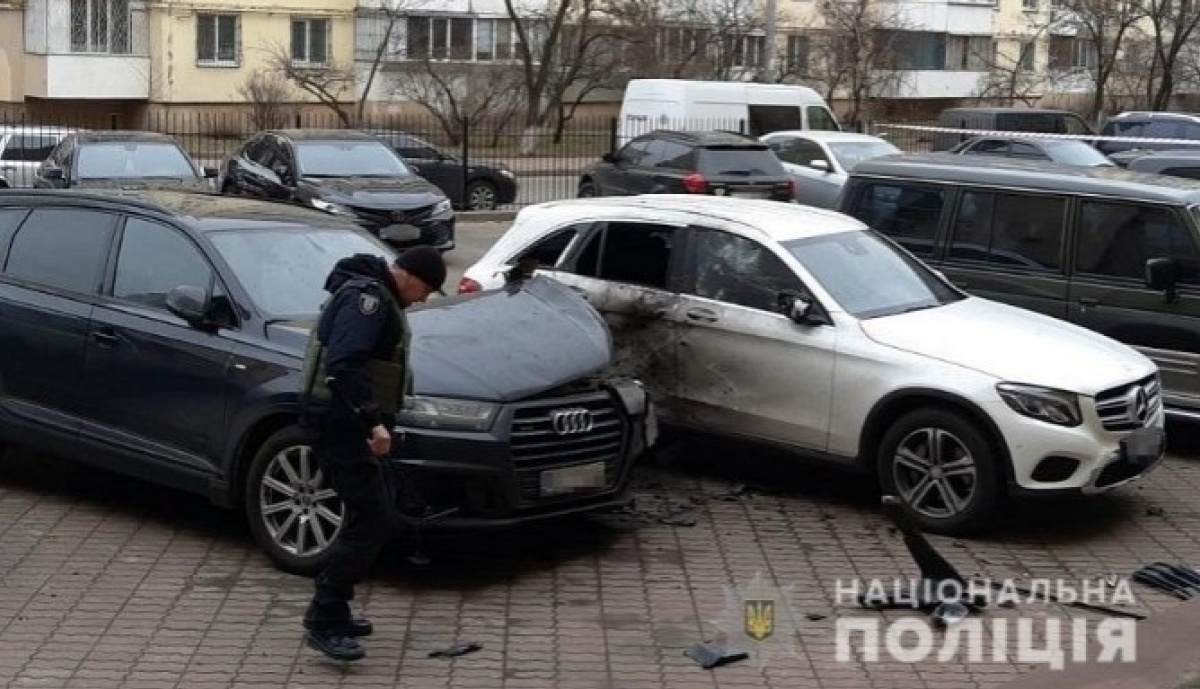 В Киеве взорвался автомобиль. Пострадал водитель