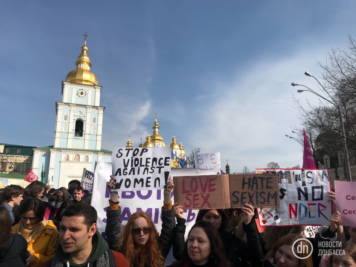 «8 марта — всегда равноправие». В Киеве проходит Женский марш