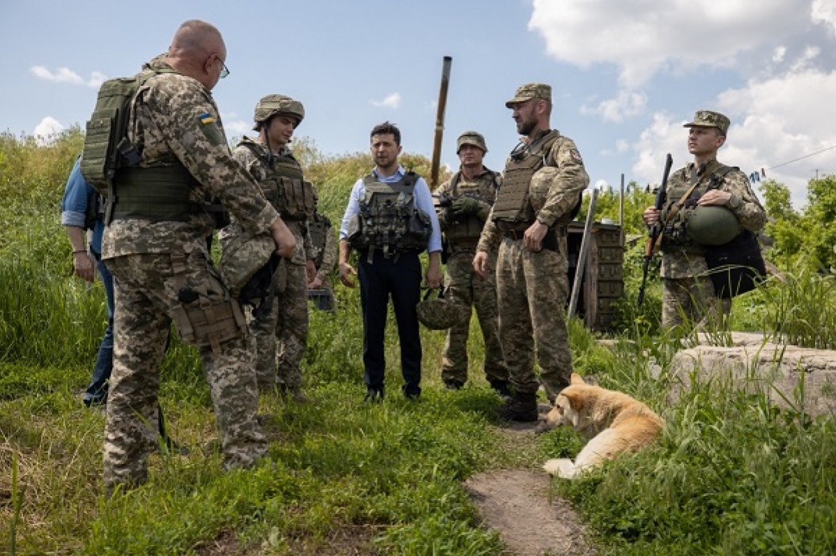 Зеленский посетил позиции ВСУ на Луганщине