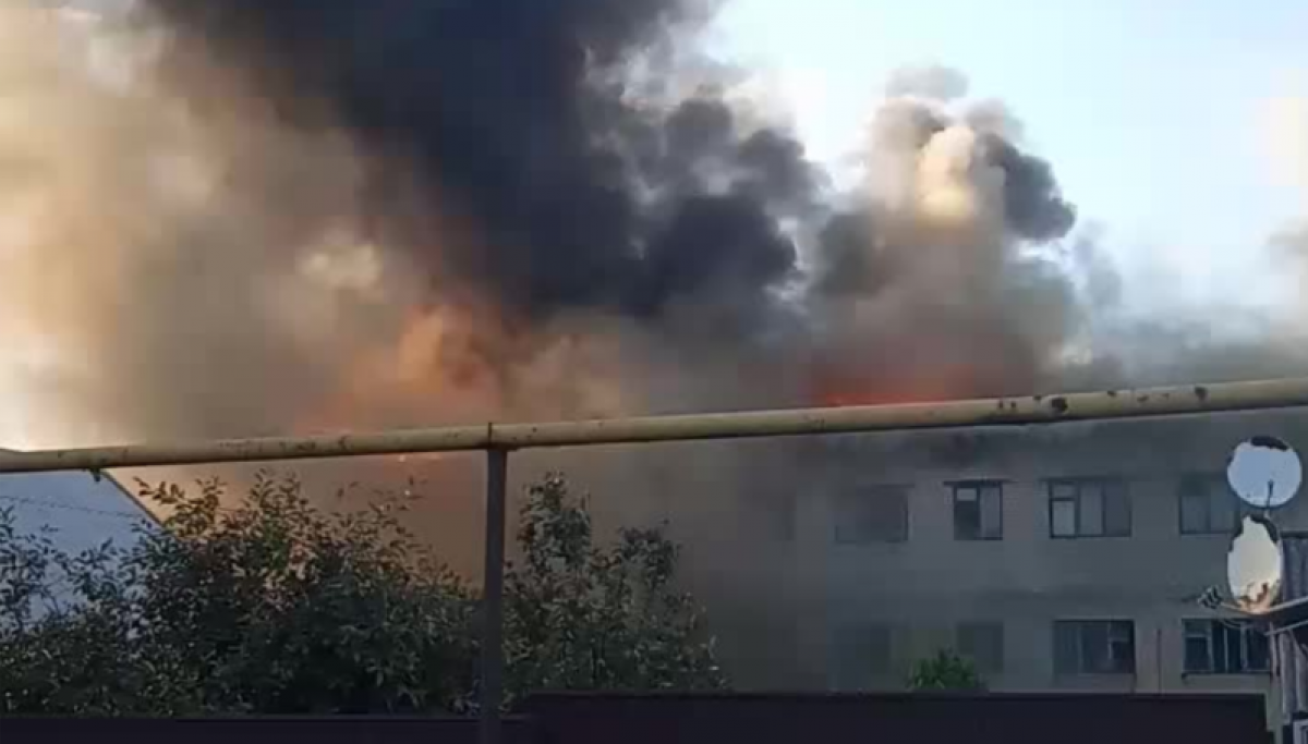 В Донецке произошел пожар на бывшем заводе пластмасс