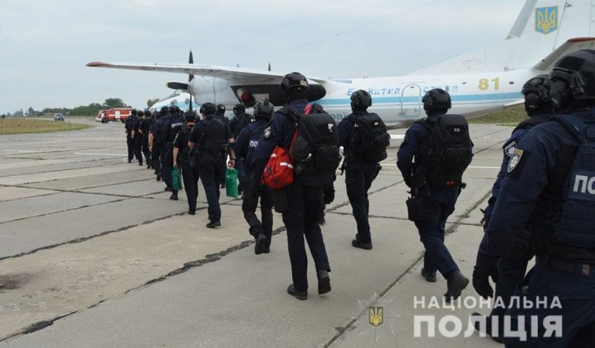Полиция провела ротацию спецназовцев на окружкоме в Покровске