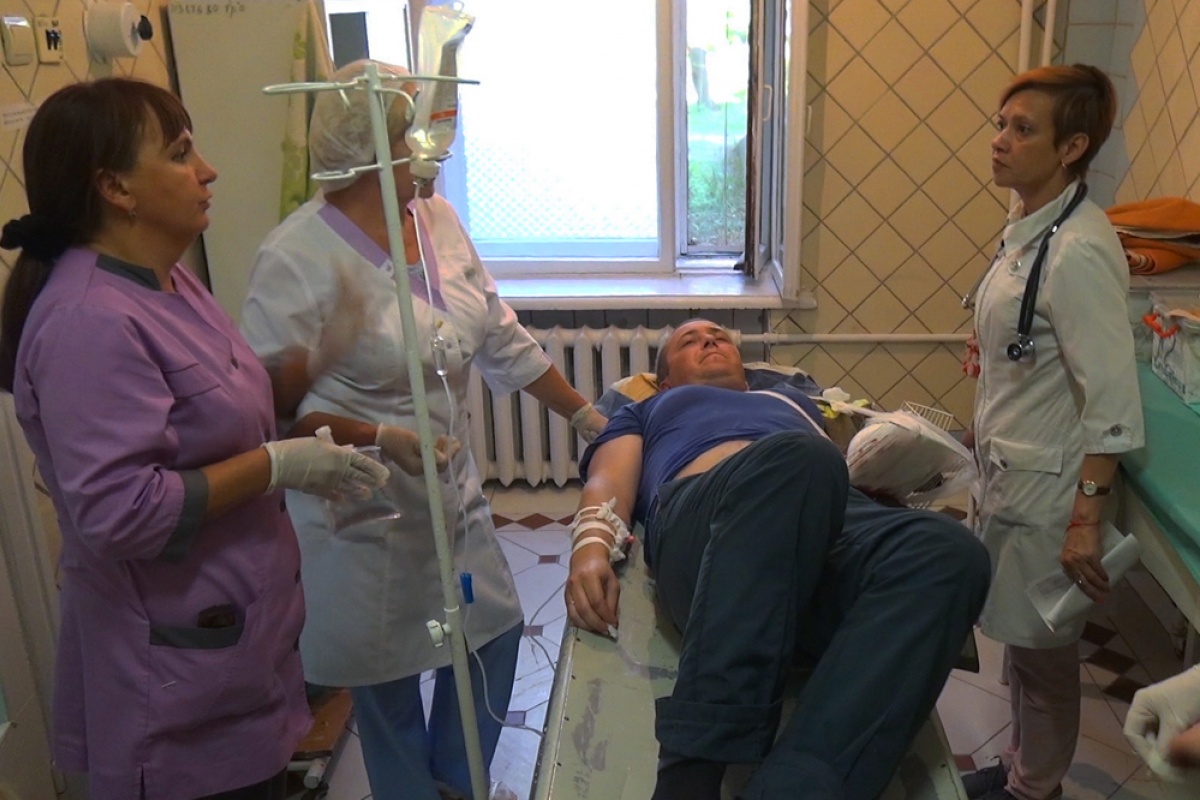 В Донецке во время тушения пожара ранены трое спасателей 
