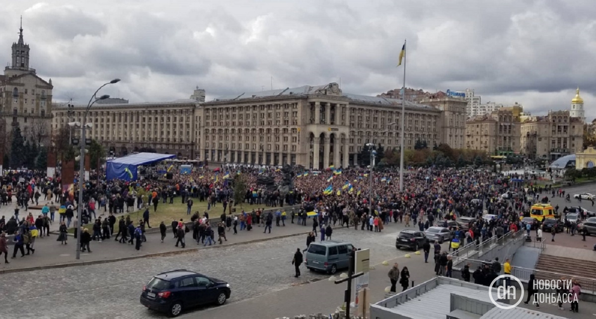На акции «против капитуляции» в Киеве было 10 тысяч человек