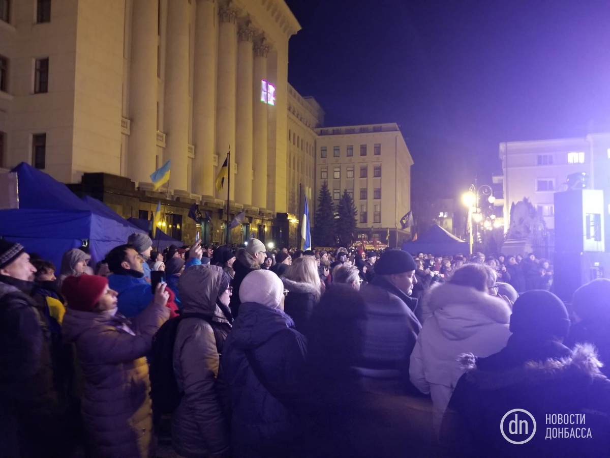 В Киеве возле Офиса президента продолжается акция «Дозор на Банковой»