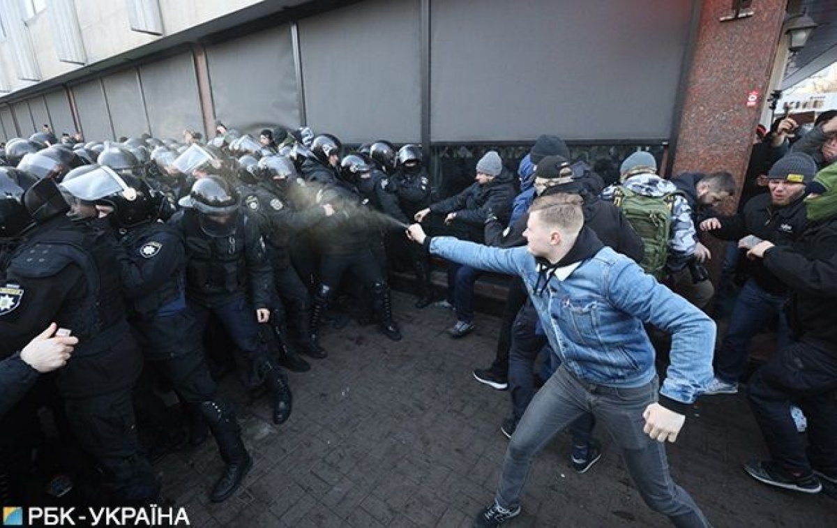 Под Радой произошло столкновение «Нацкорпуса» с полицией