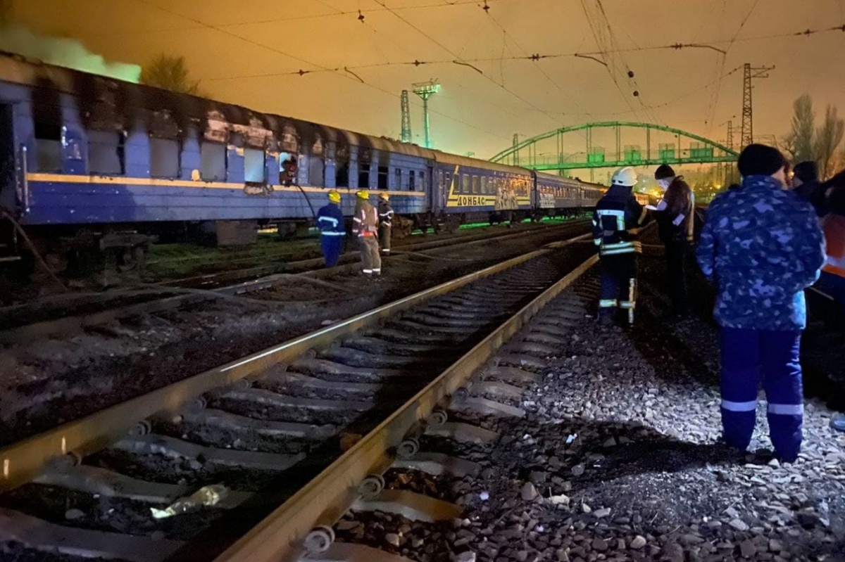 В Мариуполе горел вагон заброшенного поезда