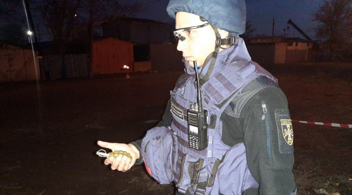 В Мариуполе нашли гранату на улице