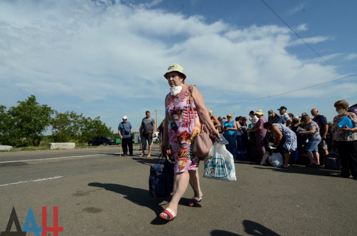 «ДНР» на день открыла КПВВ под Донецком. Пропускают не всех