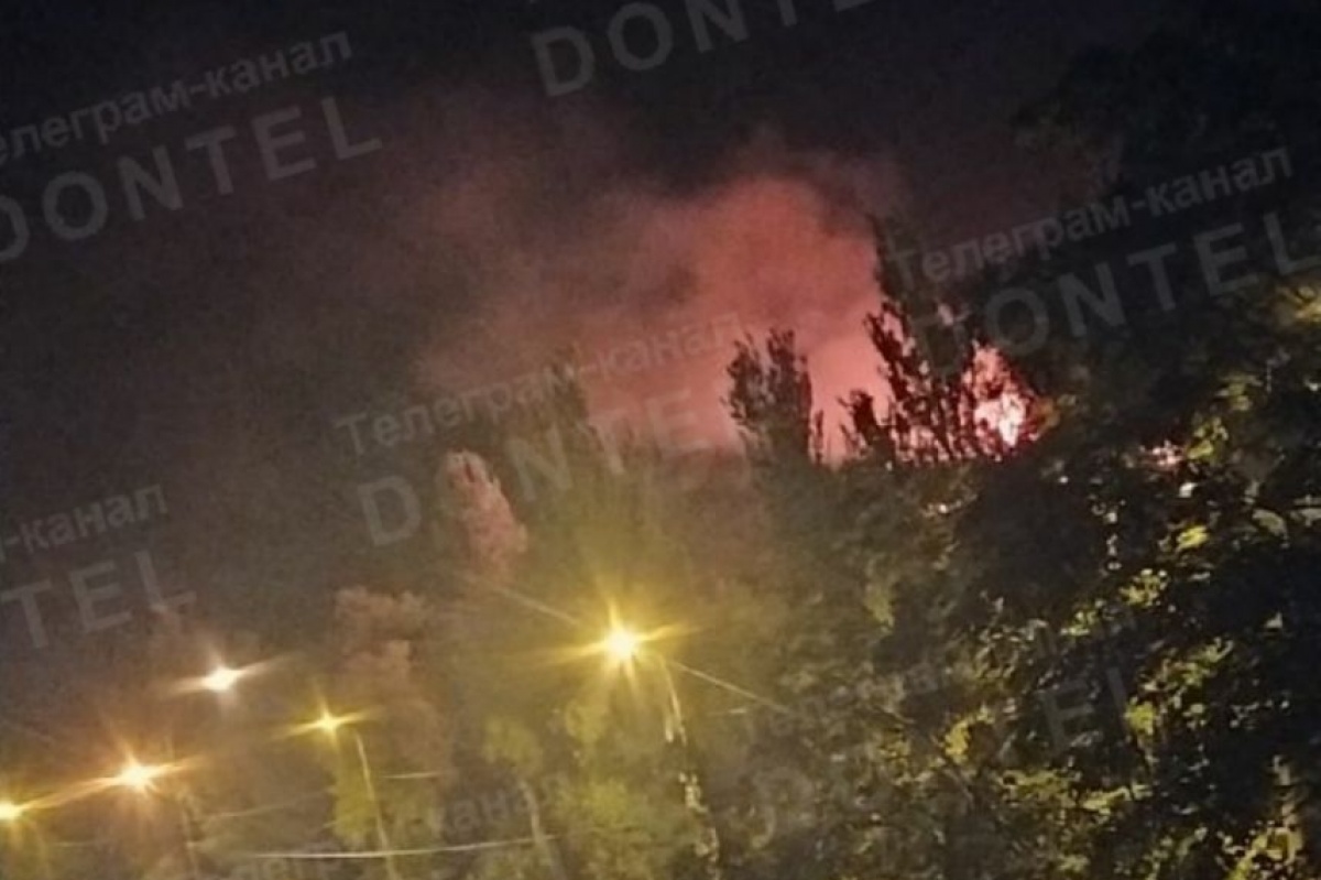 В Донецке горит поликлиника