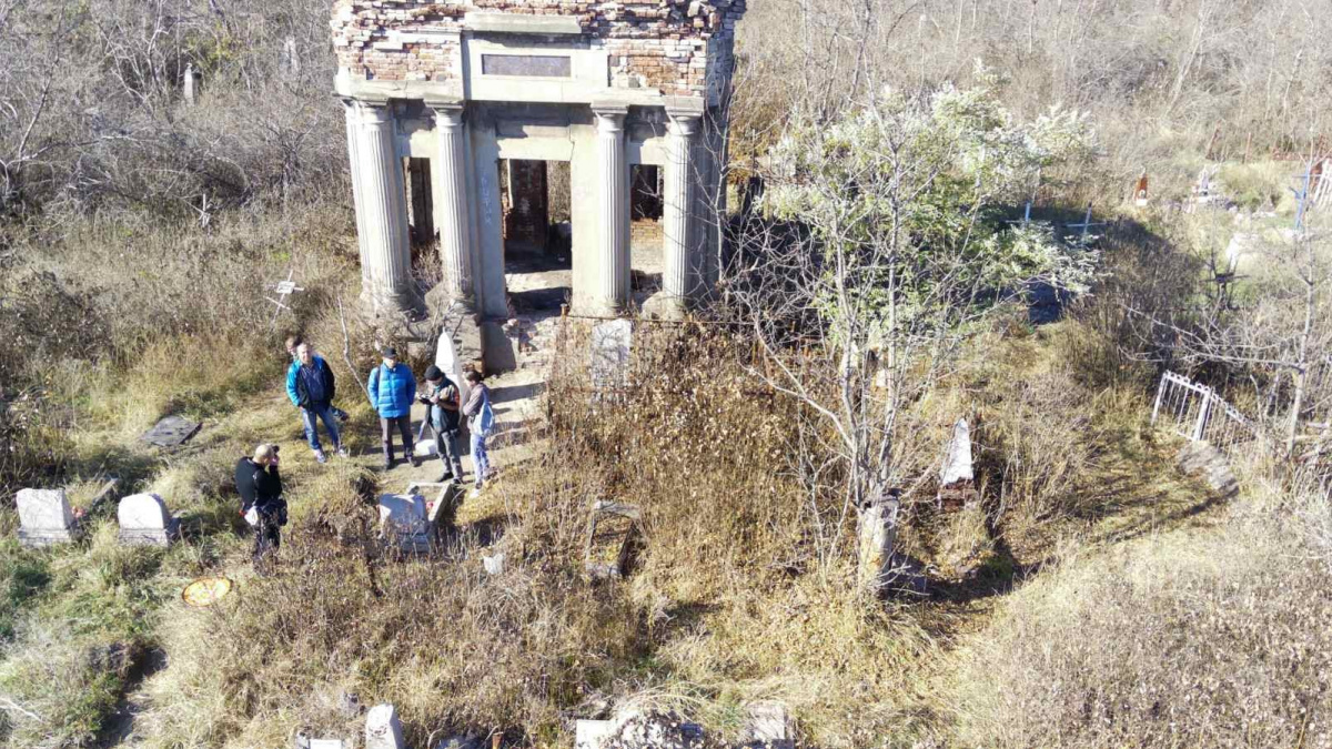 Вид на кладбище с дрона. Фото: «Мариупольский некрополь» в Facebook