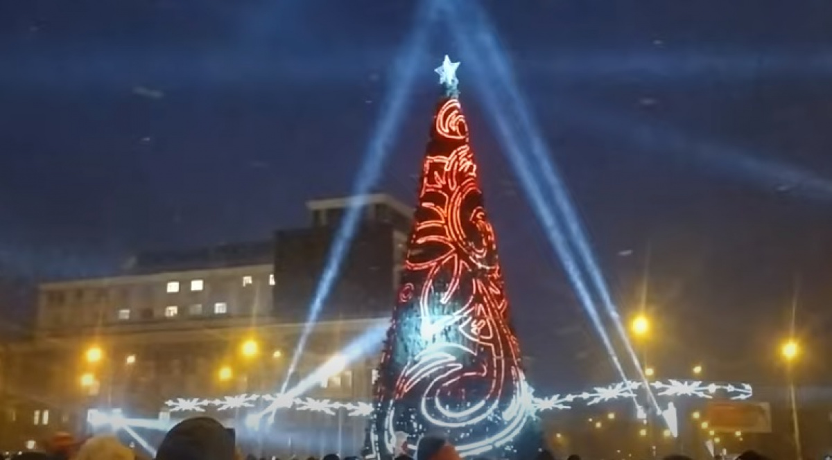 Главная елка Донецка. Фото: скриншот видео из соцсетей