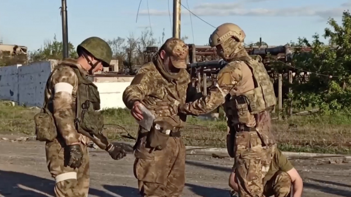 Выход украинских военных с «Азовстали». Скриншот