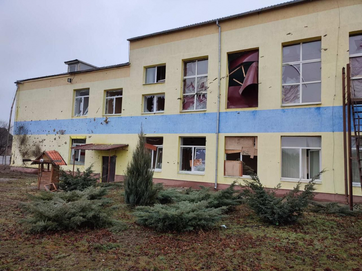 В Иванополье Константиновской общины войска РФ ударили по школе. Фото: Павел Кириленко