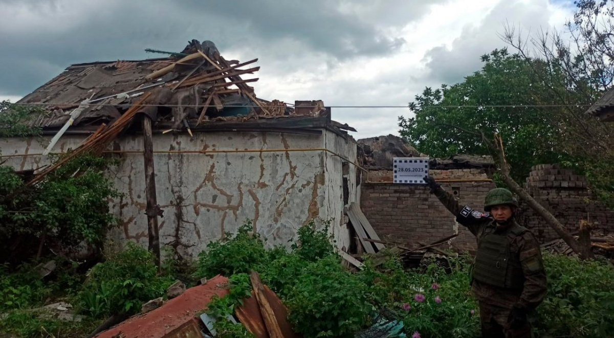 Последствия обстрела в Куйбышевском районе Донецка. Фото: «СЦКК ДНР»