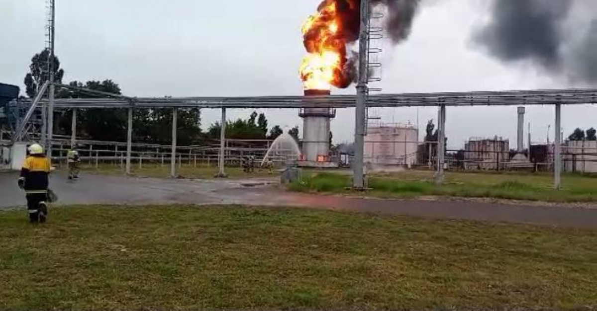 У Краснодарі спалахнула колона для переробки дизельного палива на території НПЗ. Фото: ЗМІ РФ
