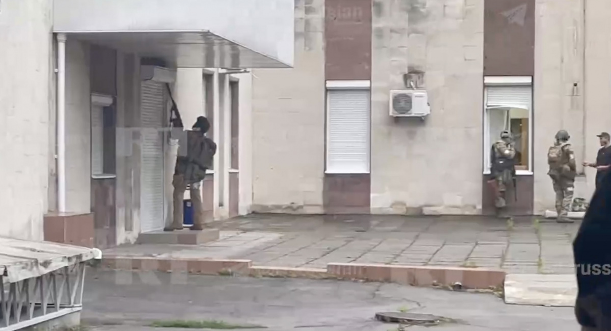 «Вагнерівці» відкрили стрілянину в центрі Ростова