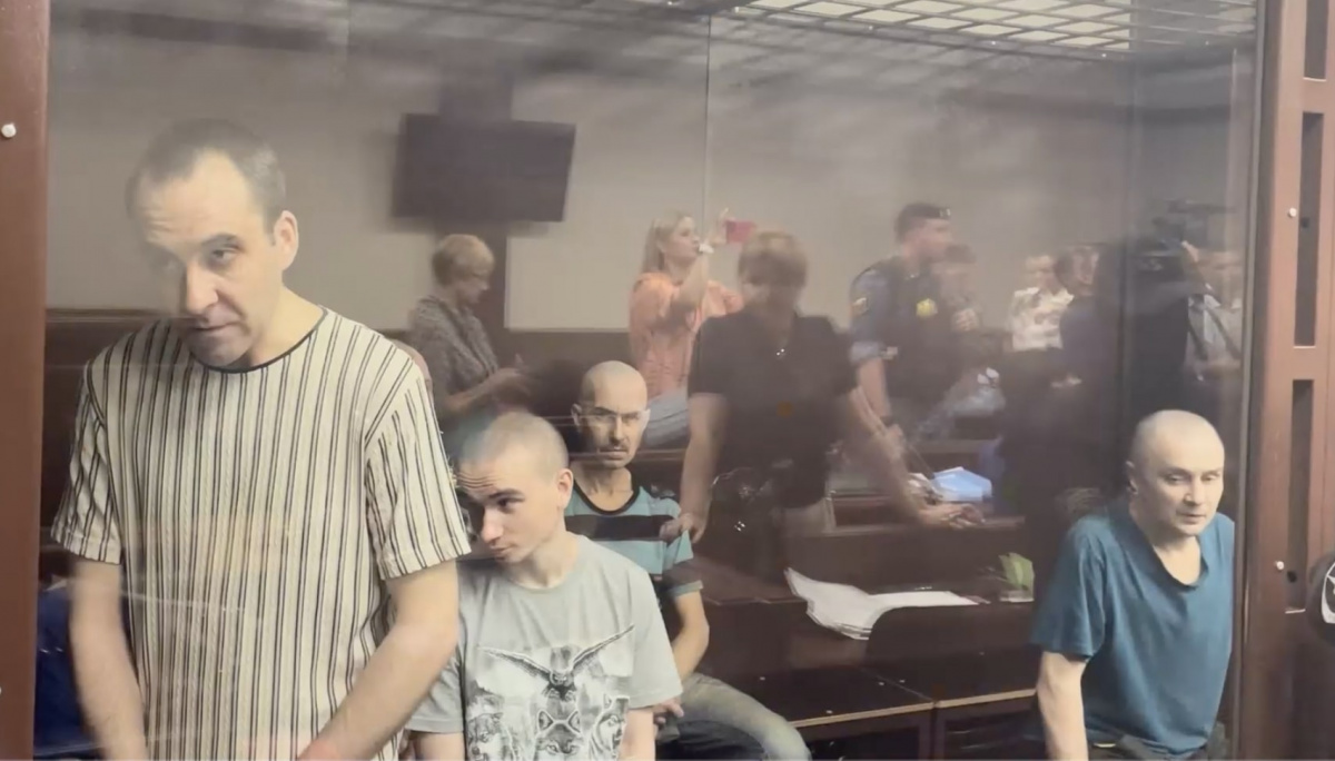 Очікувані бійці «Айдара» у російському суді. Кадр із відео