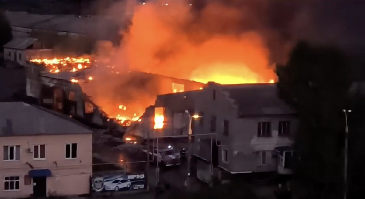 Пожар в Перевальске. Кадр из видео