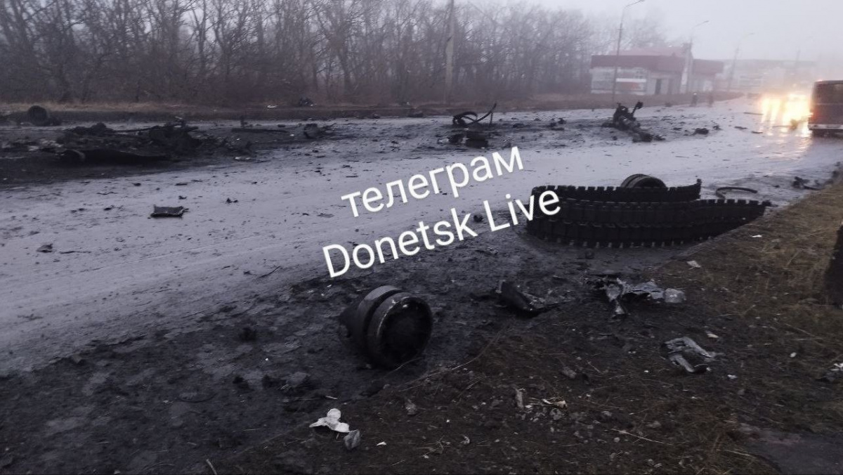 Наслідки удару з техніки ЗС РФ у Донецьку. Фото: Donetsk Live