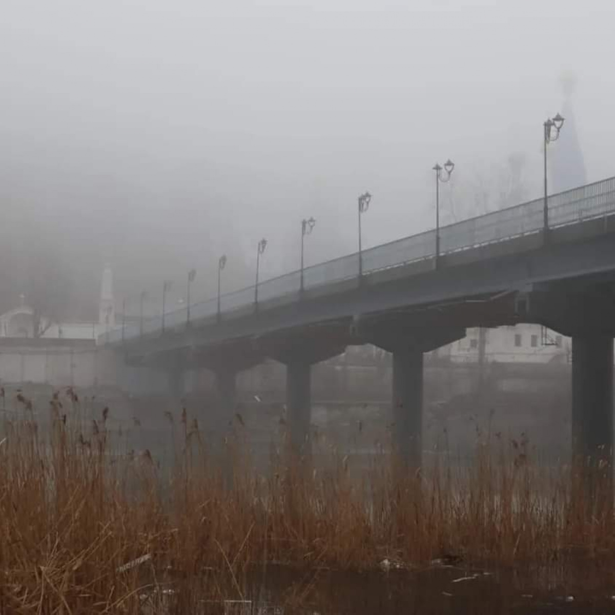 Автомобильный мост через Северский Донец в Святогорске планируют полностью отремонтировать весной нынешнего года. Фото: Донецкая ОВА