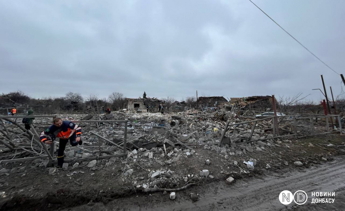 Последствия ракетного удара в селе Ровное. Фото: Новости Донбасса