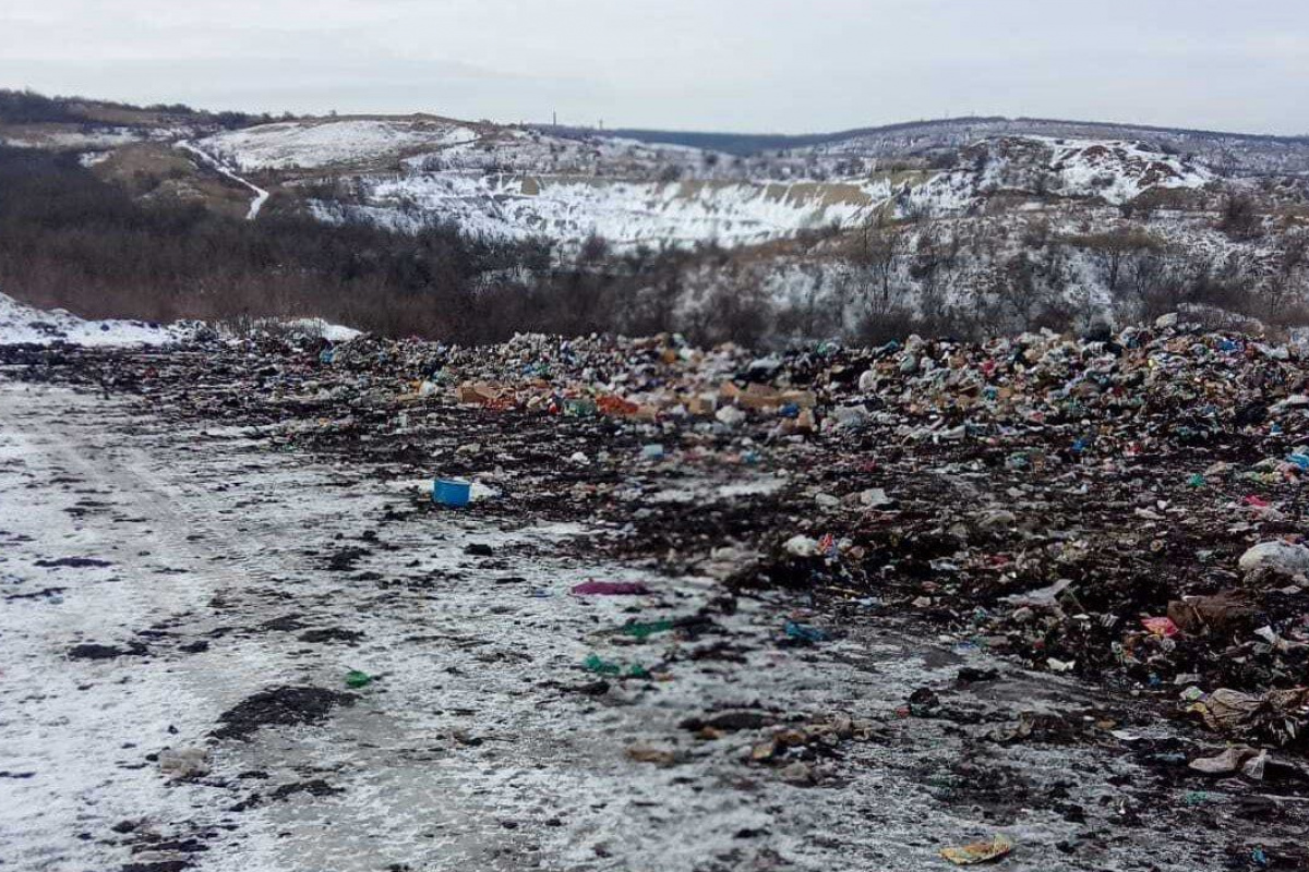 Свалка мусора в оккупированной Амвросиевке. Фото: 161.ru