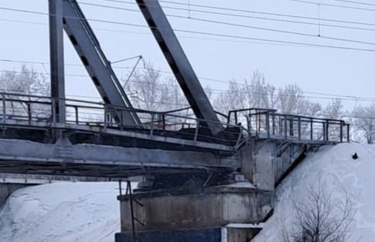 Поврежденный взрывом мост в Самарской области. Фото: Соцсети