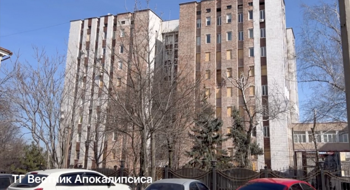 В Донецке ремонтируют здание «прокуратуры ДНР». Кадр из видео
