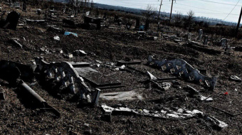 Десятки могил виявилися зруйнованими внаслідок ракетного удару по цвинтарю у Костянтинівці. Фото: Телеграф 