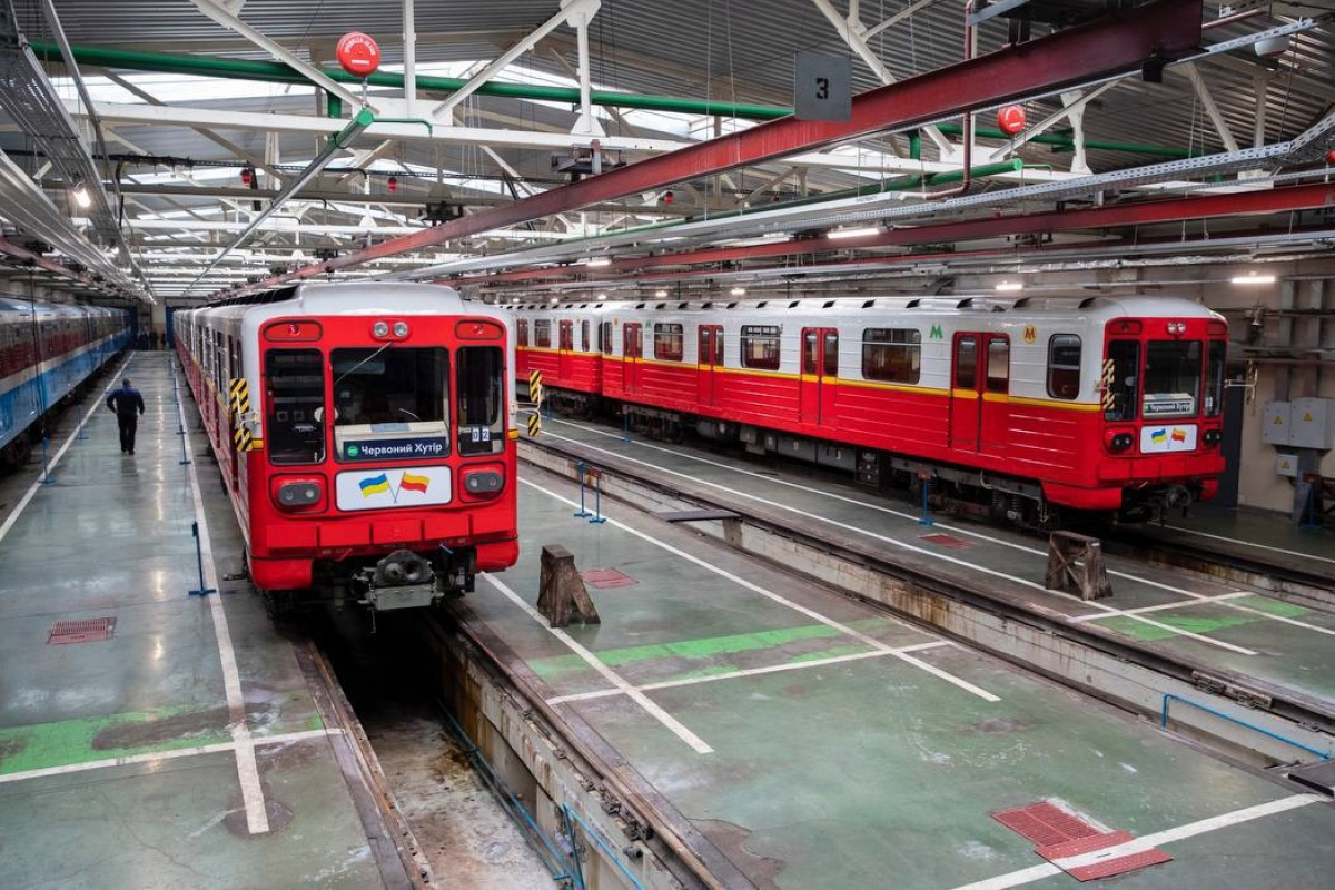 На маршрут столичного метро вышел второй поезд полученный от Варшавы