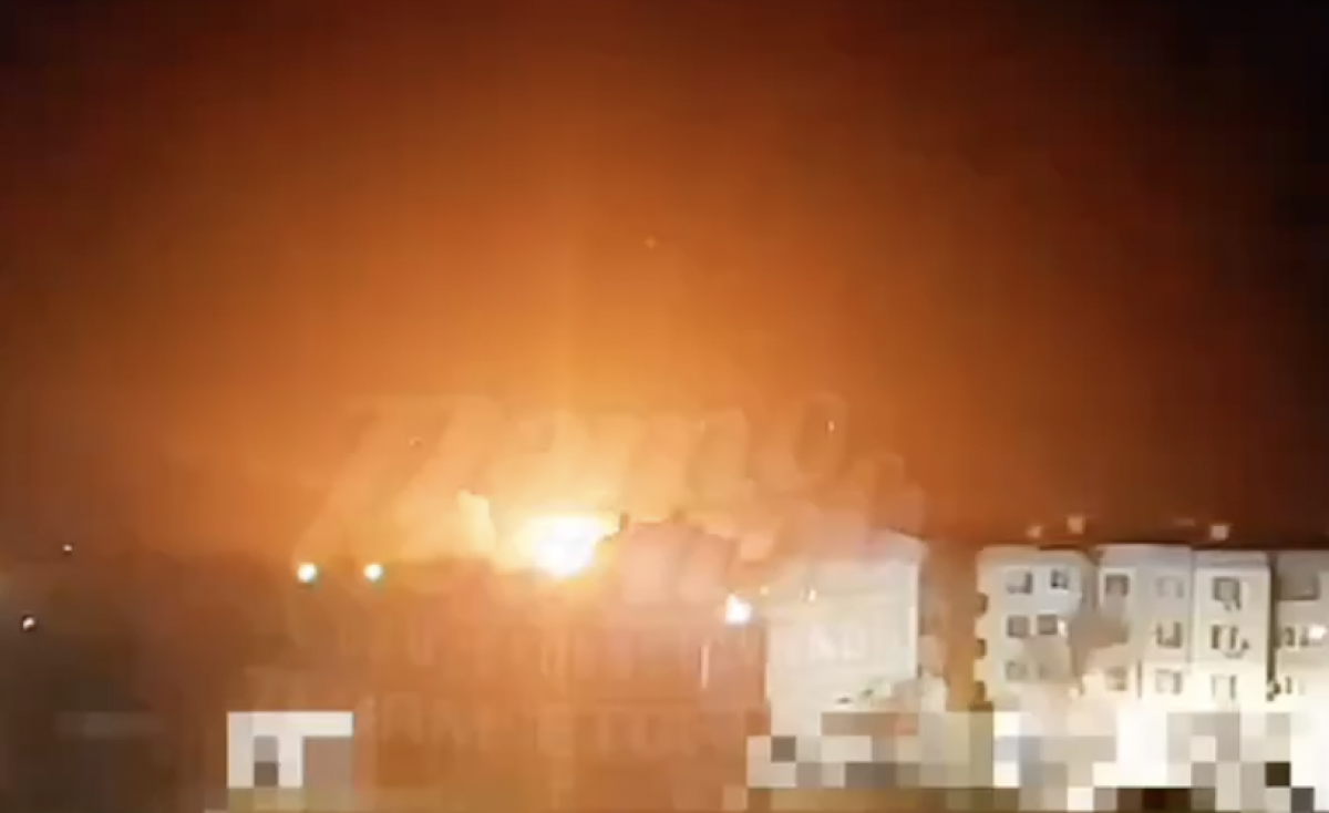 Один из взрывов в районе Морозовска Ростовской области. Кадр из видео