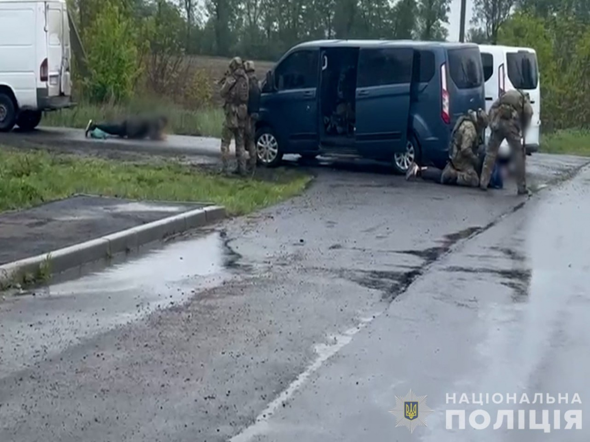 Підозрювані у розстрілі поліцейських збиралися втекти з України. Фото: Нацполіція 