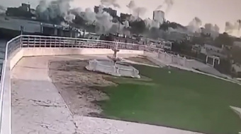 Атака РФ по Одесі: момент удару балістичної ракети. Фото: кадр із відео