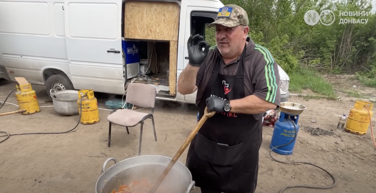 Румыны совместно с украинцами готовят бесплатные обеды для ВСУ в Донецкой области 