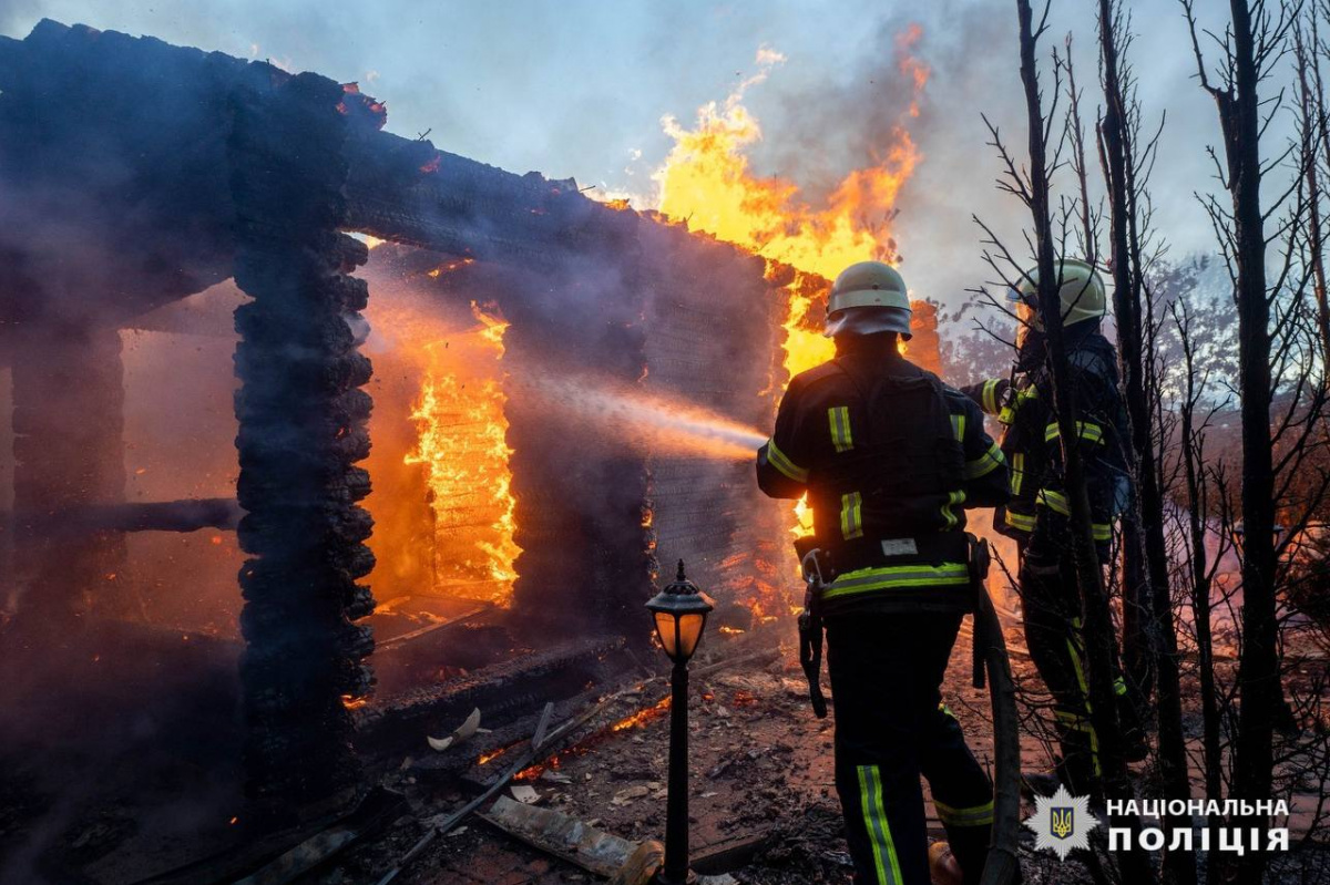 Сбитый дрон устроил пожар в Харькове: пострадали шесть человек 