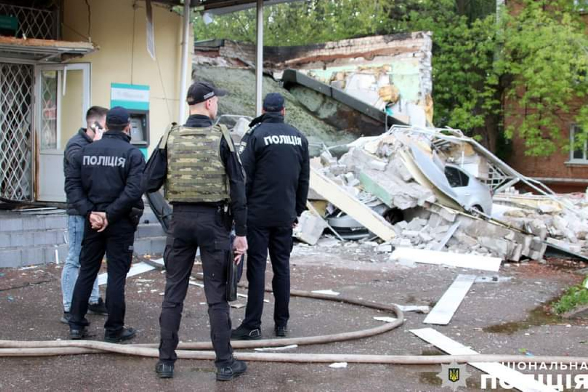 У приміщенні банку у центрі Чернігова стався вибух. Фото: Поліція Чернігова