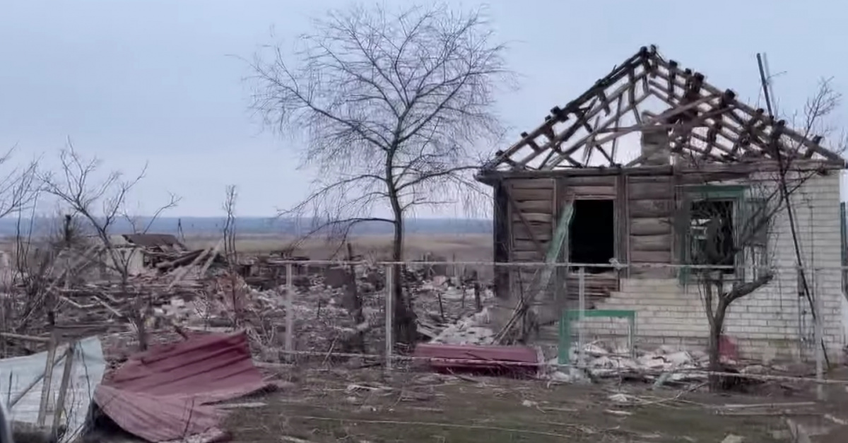 Зруйноване село Невське Луганської області. Фото: кадр з відео «Новин Донбасу»