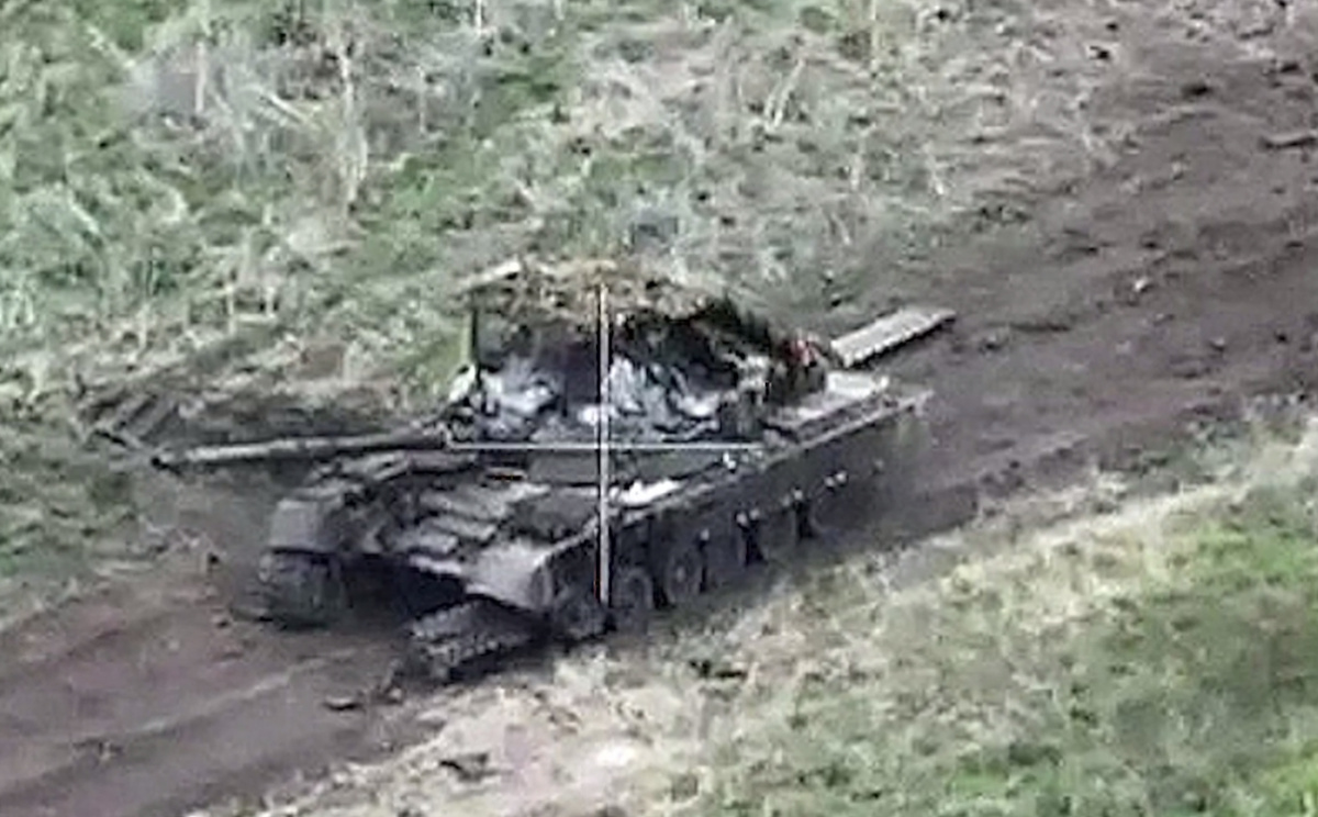 БМП Bradley уничтожила Т-80 ракетой TOW. Фото: кадр из видео