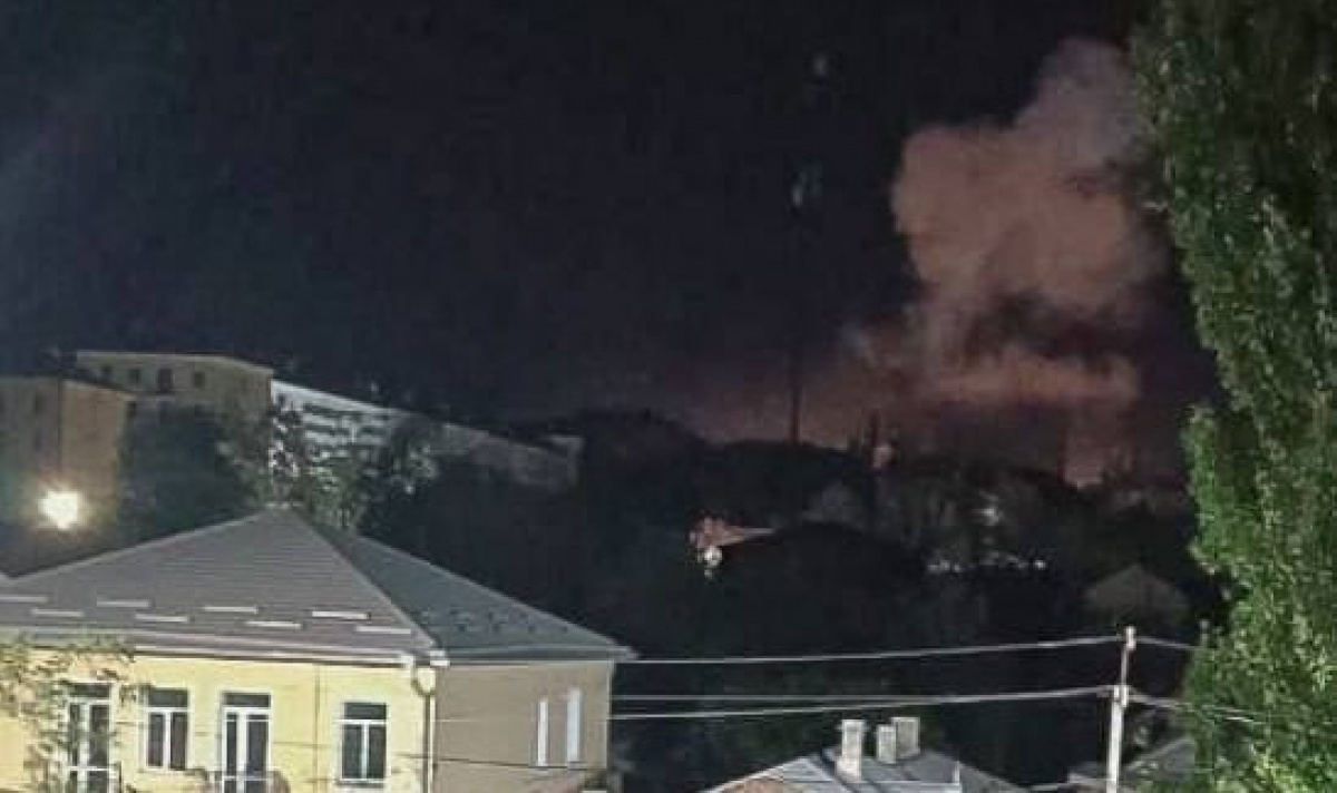 Дым в Мариуполе после ракетной атаки. Фото: Маріуполь. Спротив