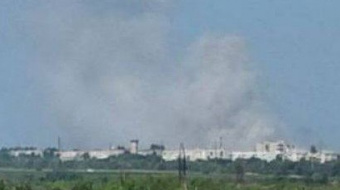 Дым на месте «прилета» в оккупированном Луганске. Фото: Местные жители