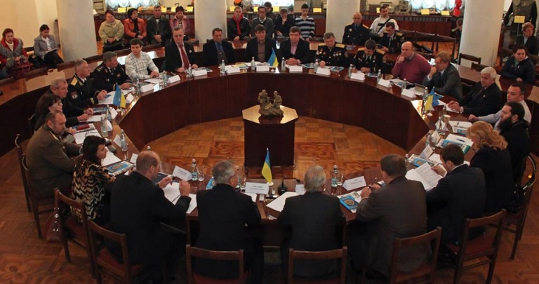 Представители горсовета и общественности обсудили теорию и практику государственности Украины
