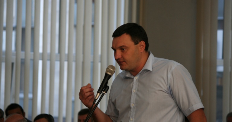 Донецкий депутат на Rolls Royce Phantom будет возвращать доверие жителей Запорожья к Януковичу