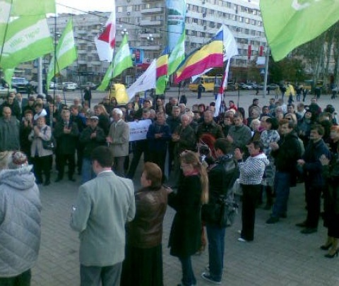 Донецкие оппозиционеры собрались на митинг и кричат «Ганьба!» Януковичу (обновлено)