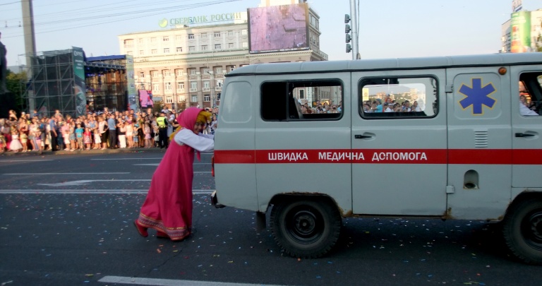 В Донецке на День города высмеяли медреформу Януковича? Фотофакт