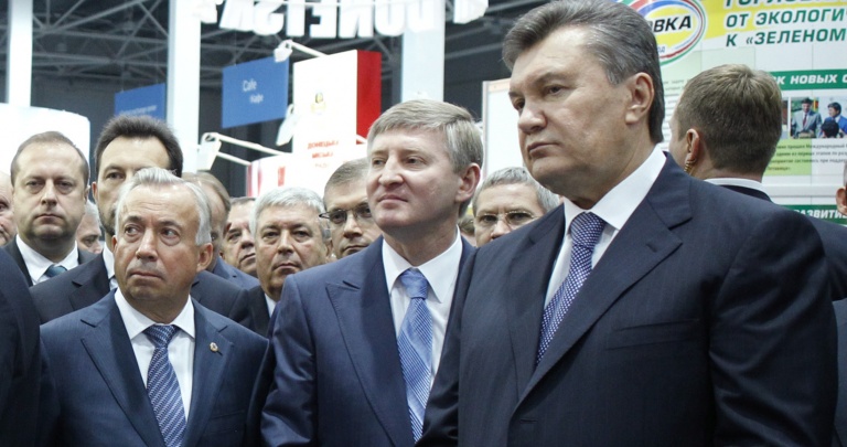 Гонщик-Янукович открыл инвестиционный саммит в Донецке