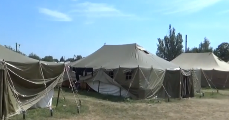 Сбежать от ДНР: Лагерь для вынужденных переселенцев в Волновахе - репортаж ВИДЕО