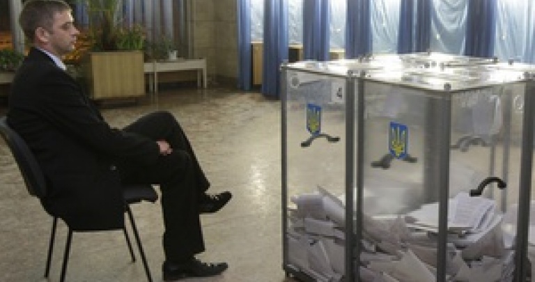 Кто выиграл выборы в мажоритарных округах Донецкой области: золото, серебро, бронза