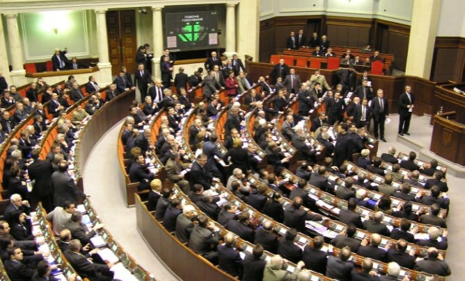 Парламентское большинство зарегистрировало законопроект о выборах, не дождавшись мнения Европы